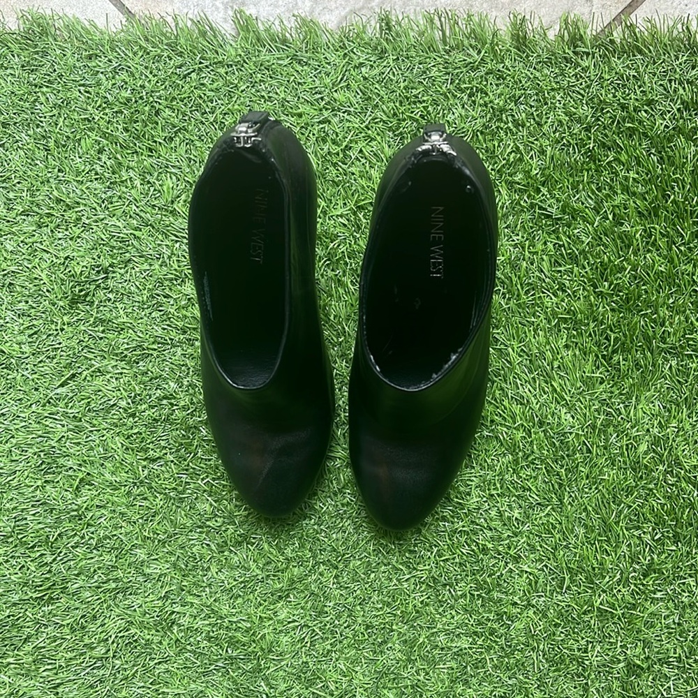Nine West black ankle boots size 5.5